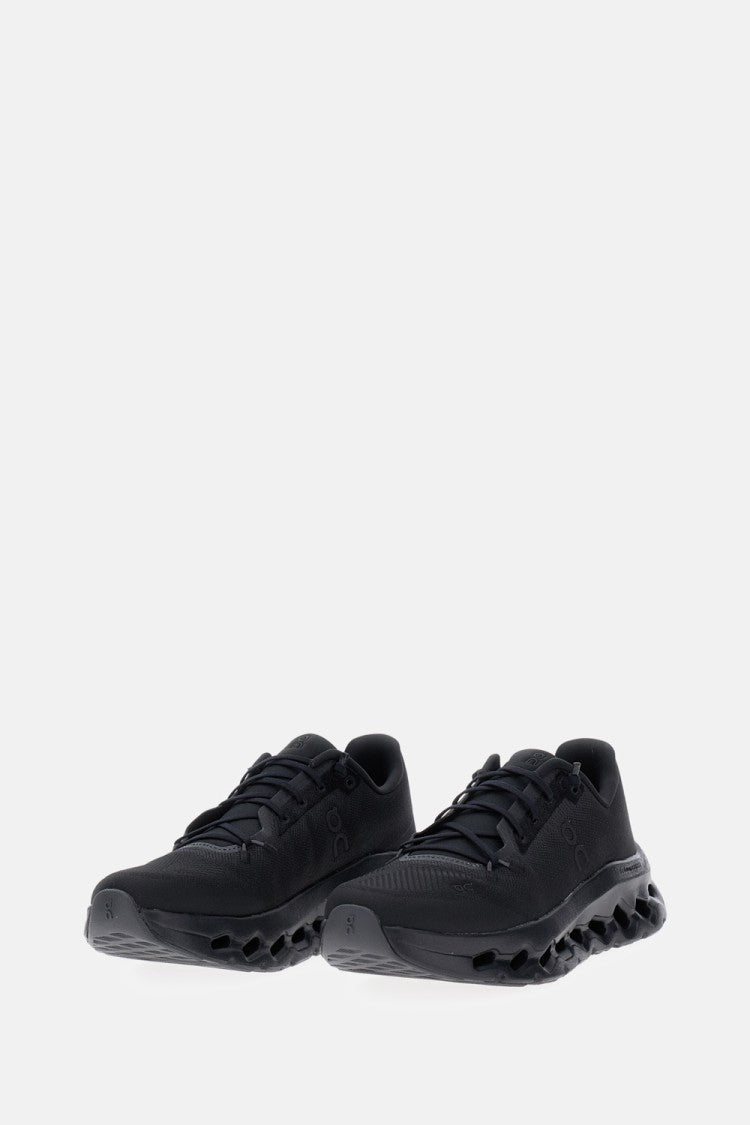 On Running Innovative Cloud-Structured Sneakers With Exceptional Cushioning