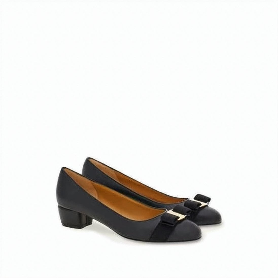Salvatore Ferragamo Low-Heeled Pumps With Signature Bow