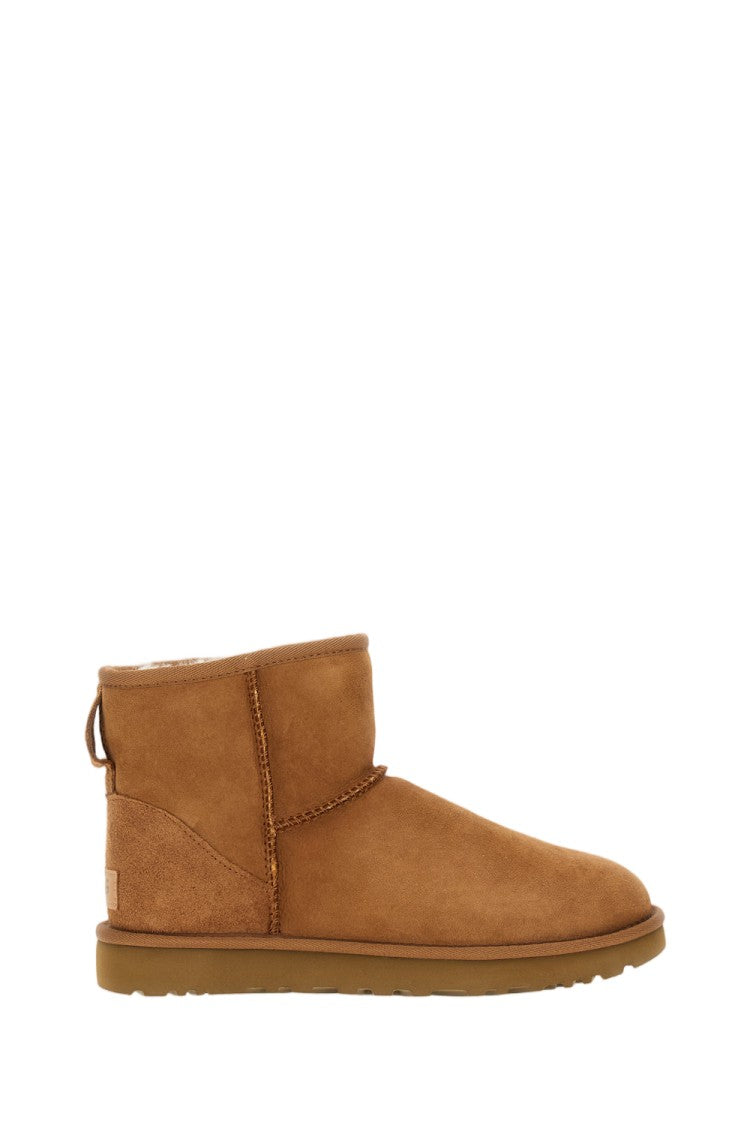 Ugg Stitched Detailing Ankle Boots With Shearling Lining