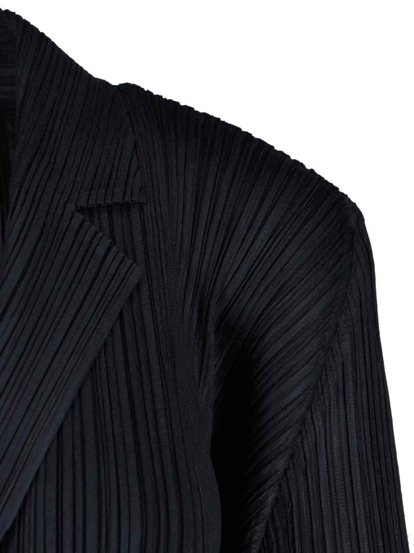 Pleats Please Minimalist Black Jacket With Tailored Fit And Clean Lines
