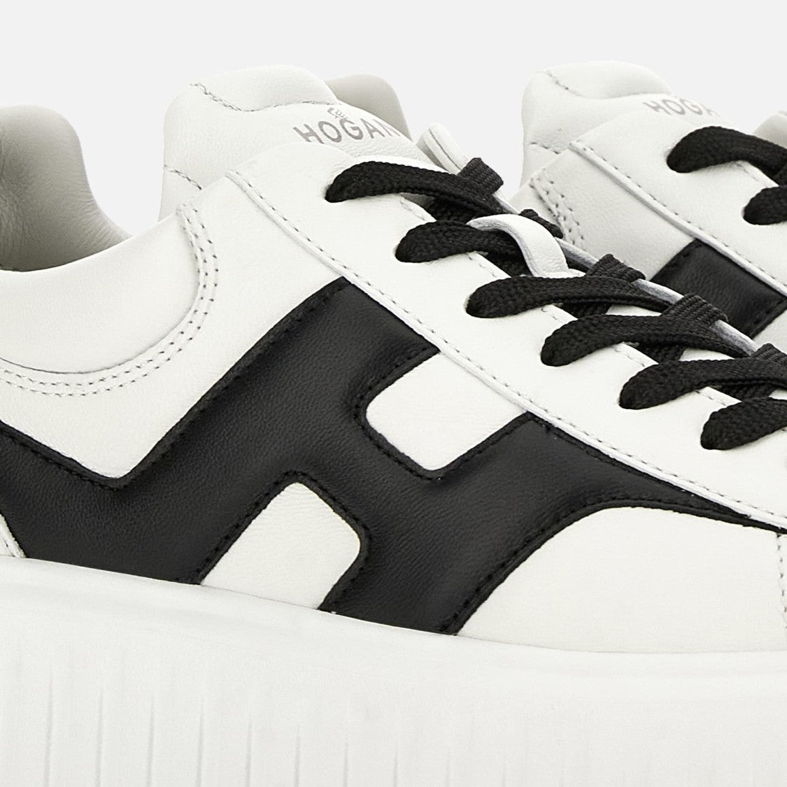 Hogan H-Stripes Allacciato H Spezzata Sneakers In White