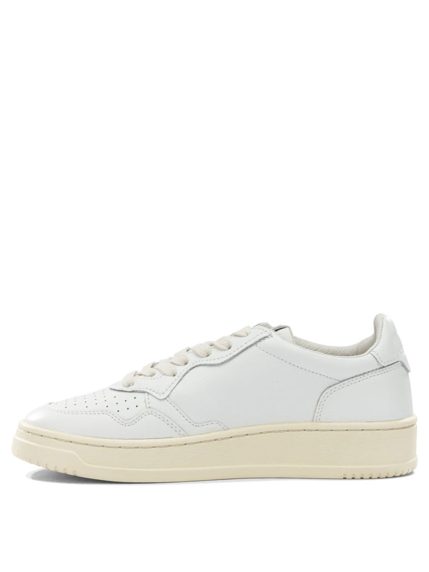 Autry Minimalist Low-Top Sneakers With Perforated Detailing