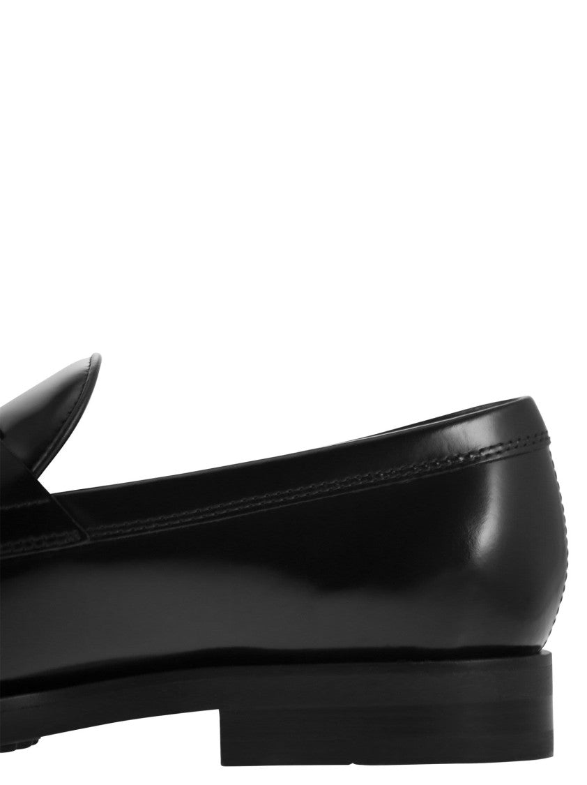 Tod's Leather Moccasin With T Accessory