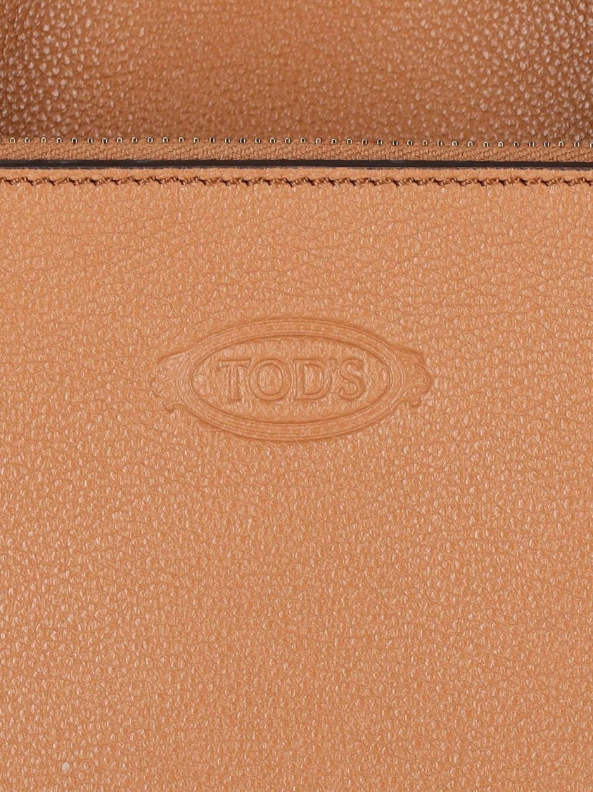 Tod's Spacious Brown Tote Bag With Structured Silhouette