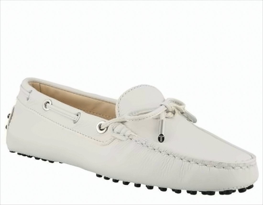 Tod's Moccasin Toe Leather Loafers With Decorative Bow