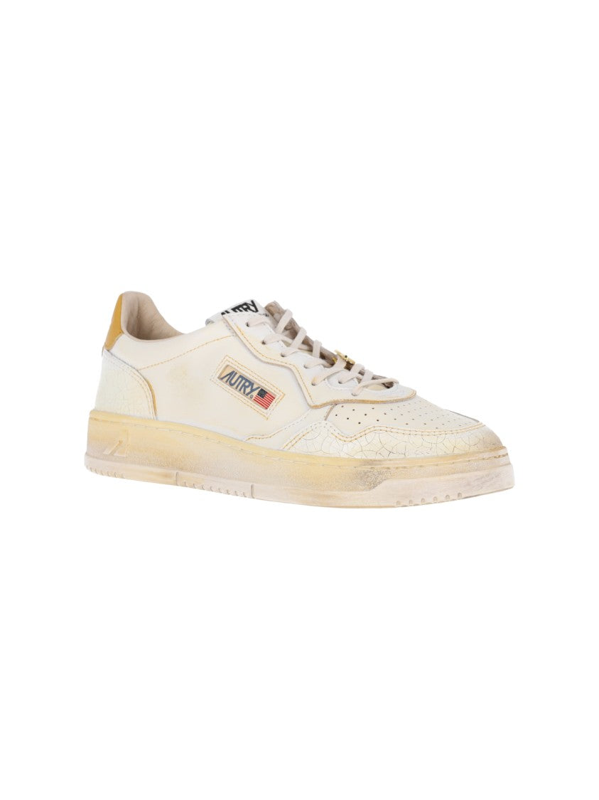 Autry Cream Leather Medalist Super Vintage Sneakers