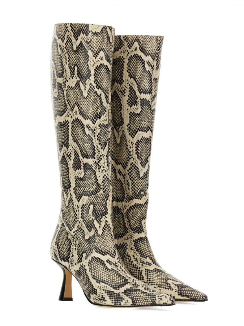 Aeydē "Esme" Boot