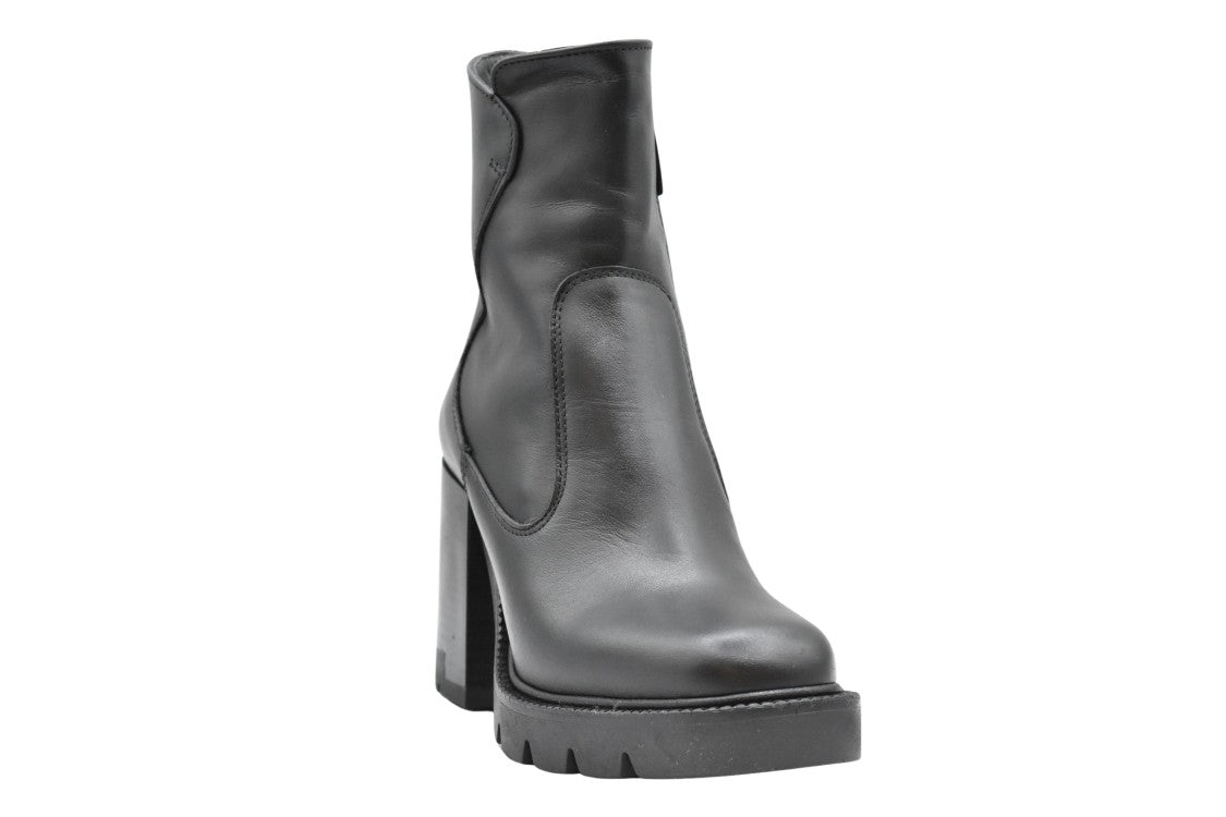 Janet & Janet Black Leather Ankle Boots