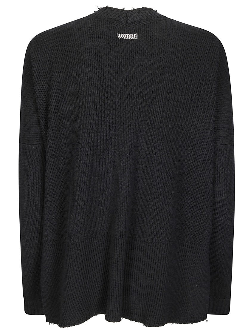 Archiviob Fitted V-Neck Sweater In Luxurious Merino Wool