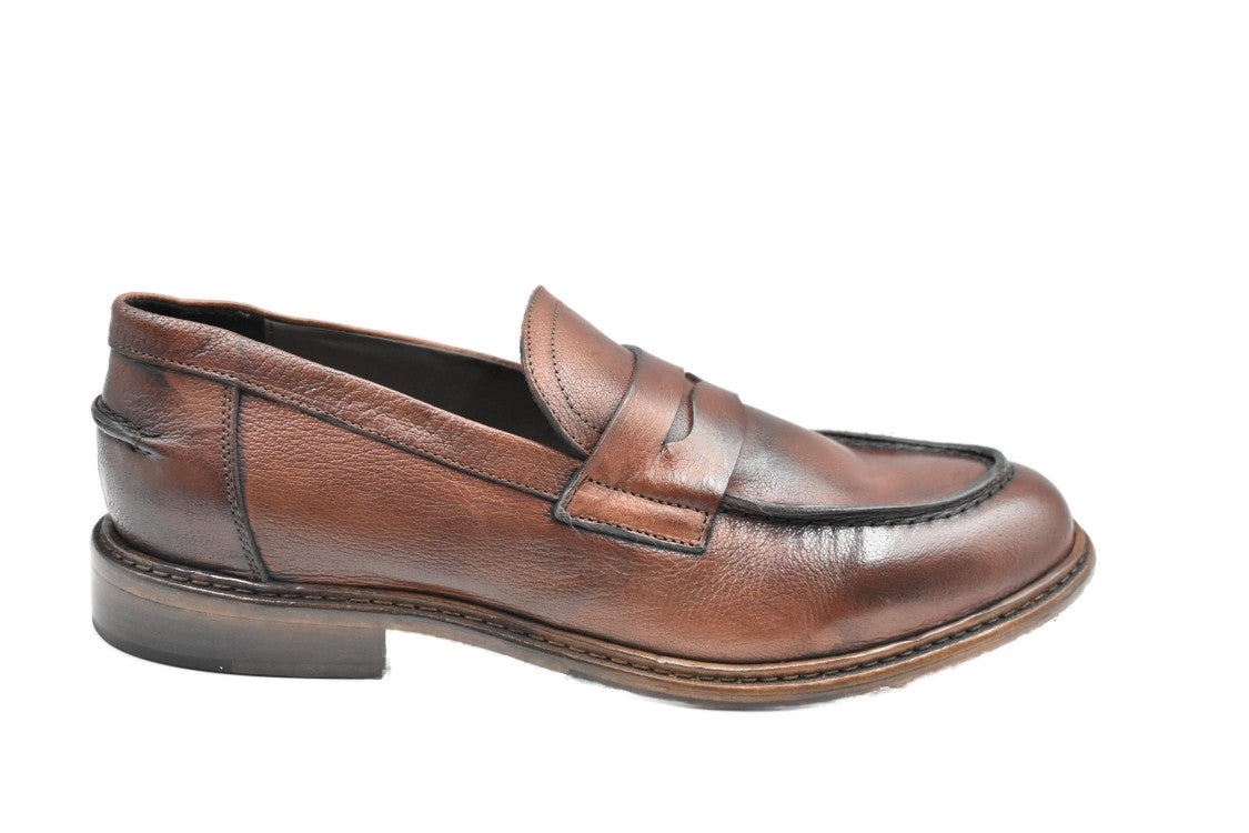 Ernesto Dolani Round Toe Low Shoes In Sigaro