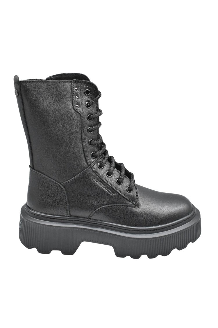 Janet & Janet High-Top Black Boots With Lace-Up Design