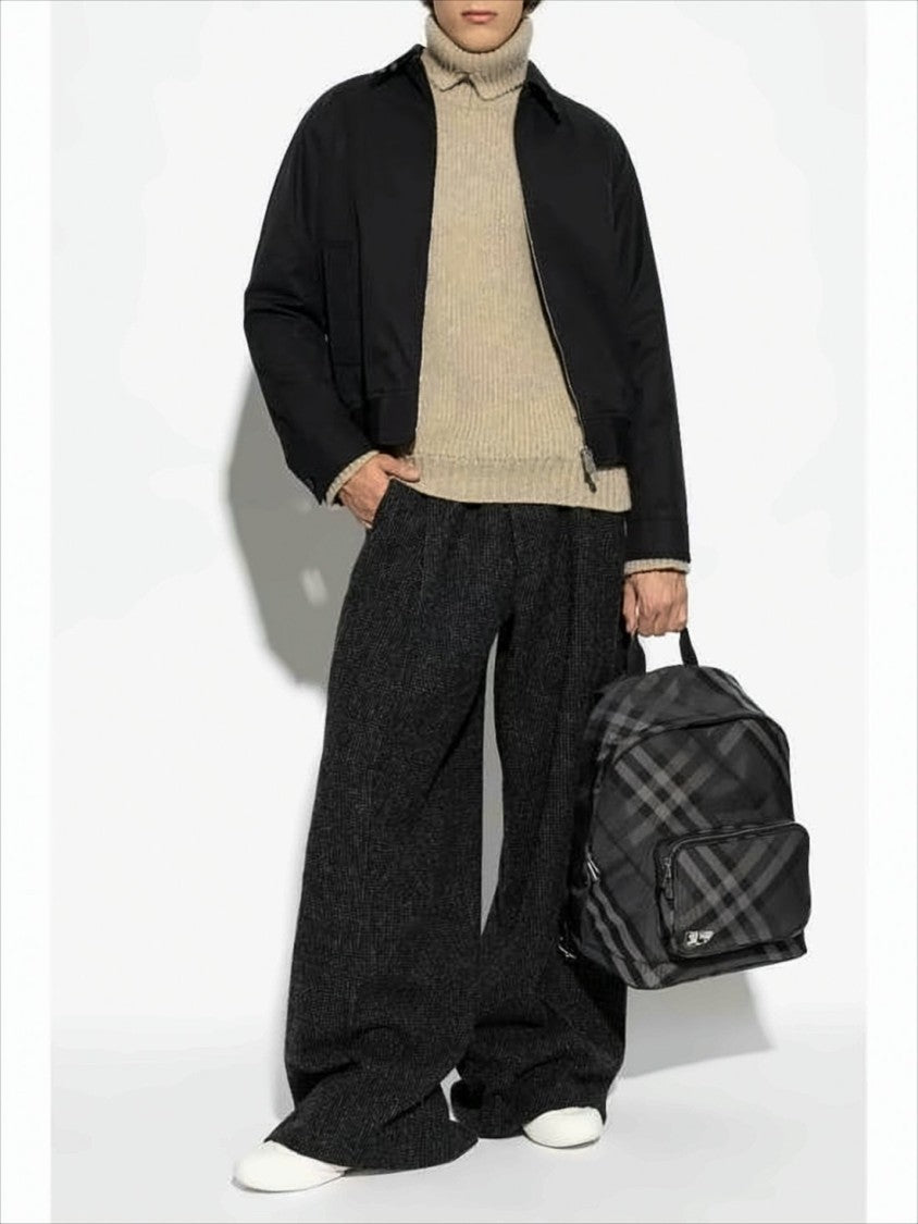 Burberry Minimalist Black Jacket With Zip Closure