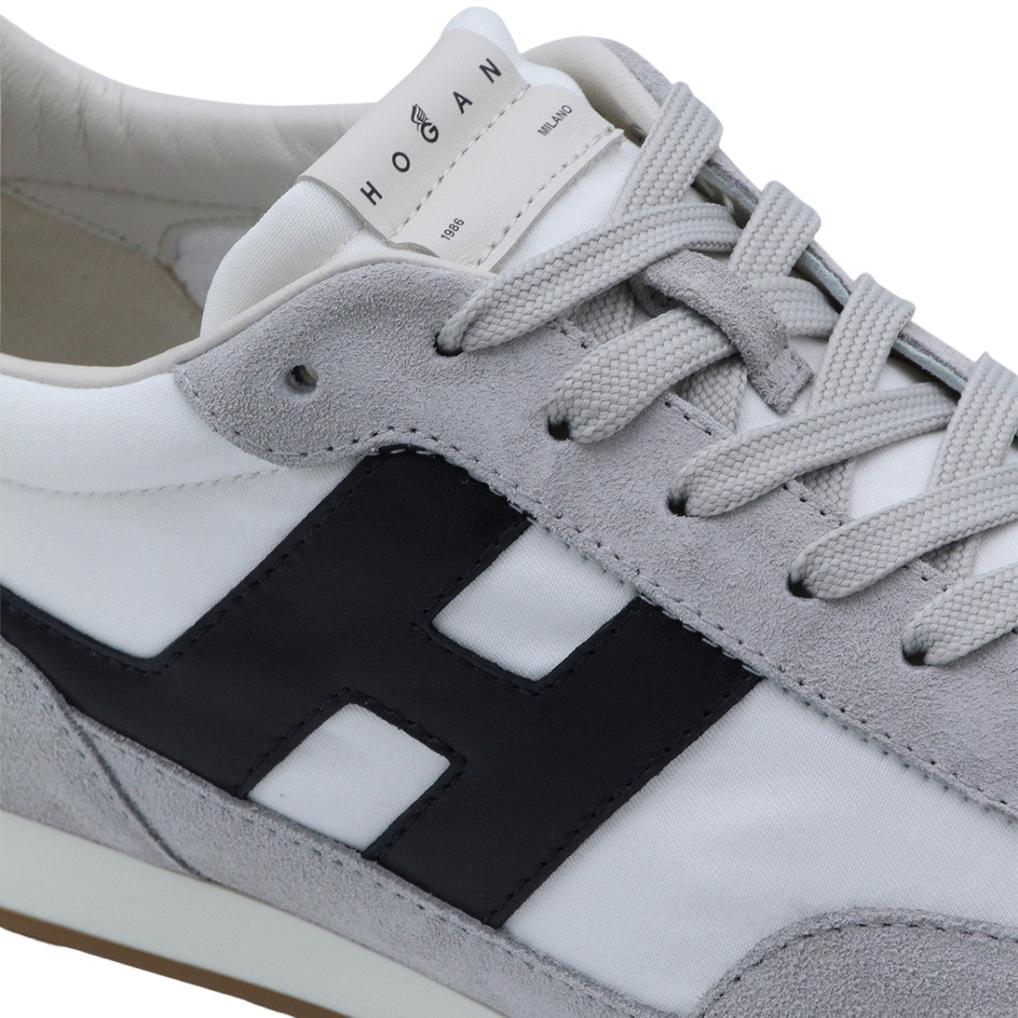 Hogan Classic Low-Top Sneakers With Streamlined Design