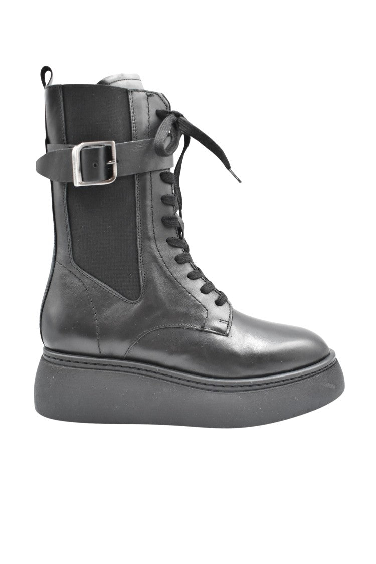 Janet & Janet Laced Flat Shoes With Chunky Sole And Adjustable Ankle Strap