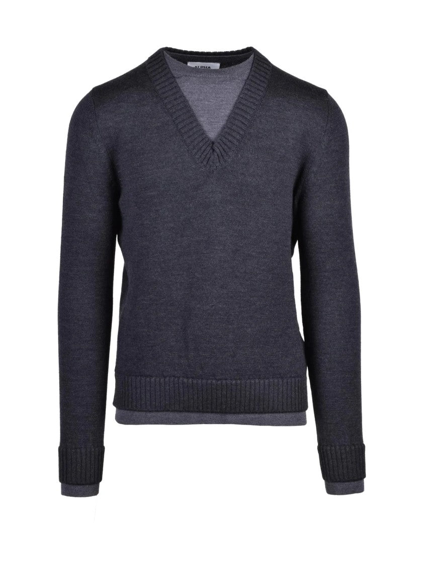 Alpha Studio V-Neck Pullover In Soft Grey Merino Wool With Ribbed Detailing