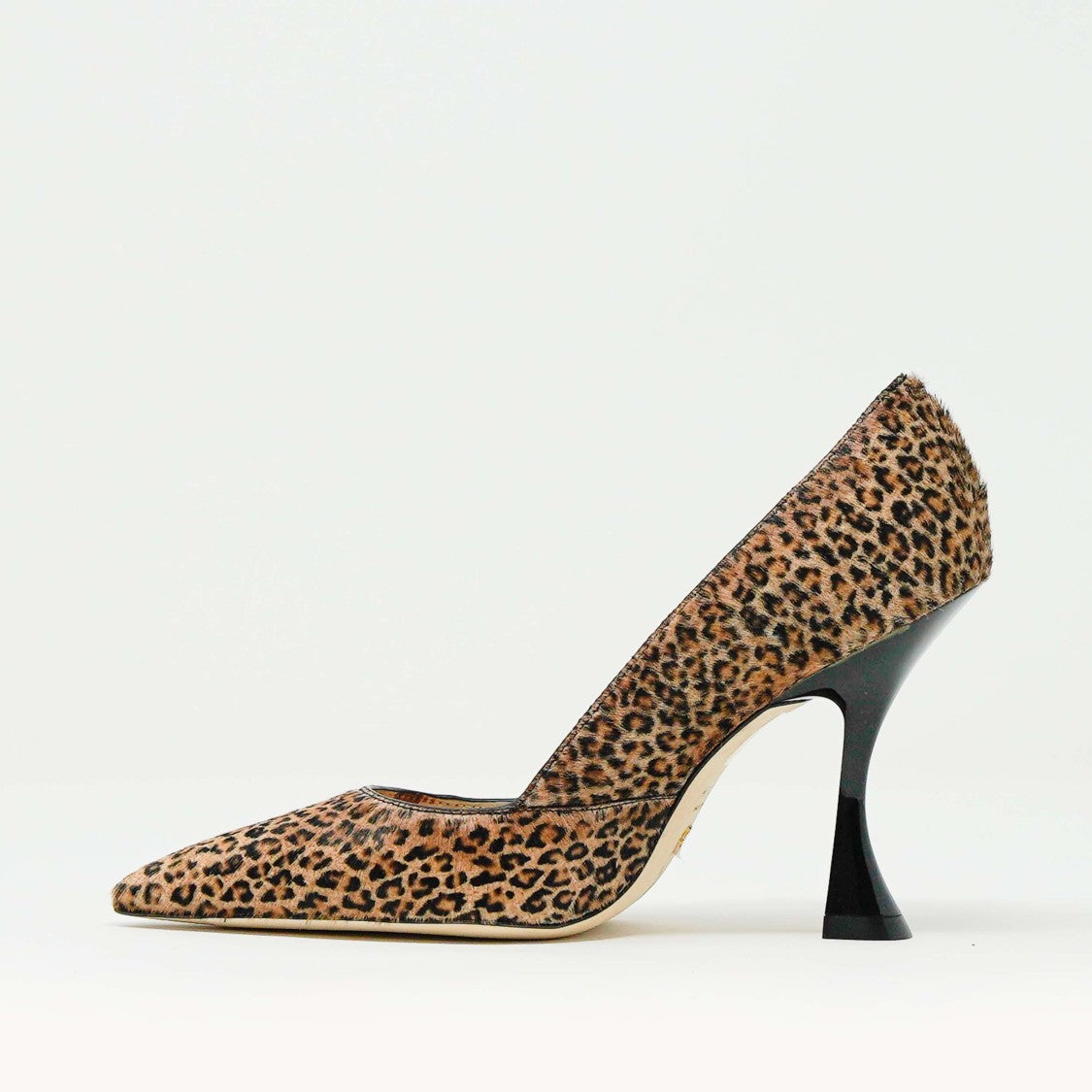 Stuart Weitzman Decollete In Leopard Print Pony