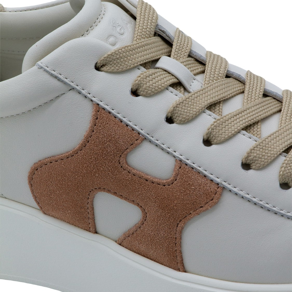 Hogan Minimalist Low-Top Hogan Sneakers With Smooth Silhouette