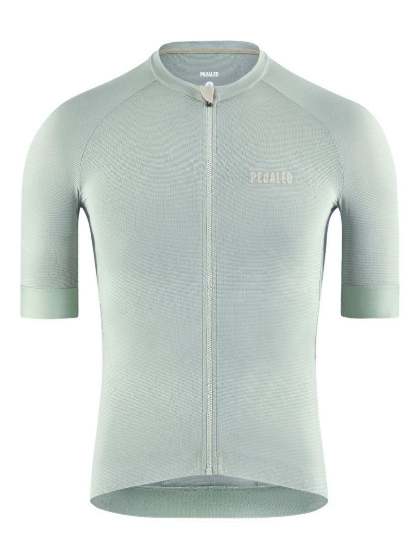 Pedaled Form-Fitting Odyssey Jersey With Mesh Ventilation