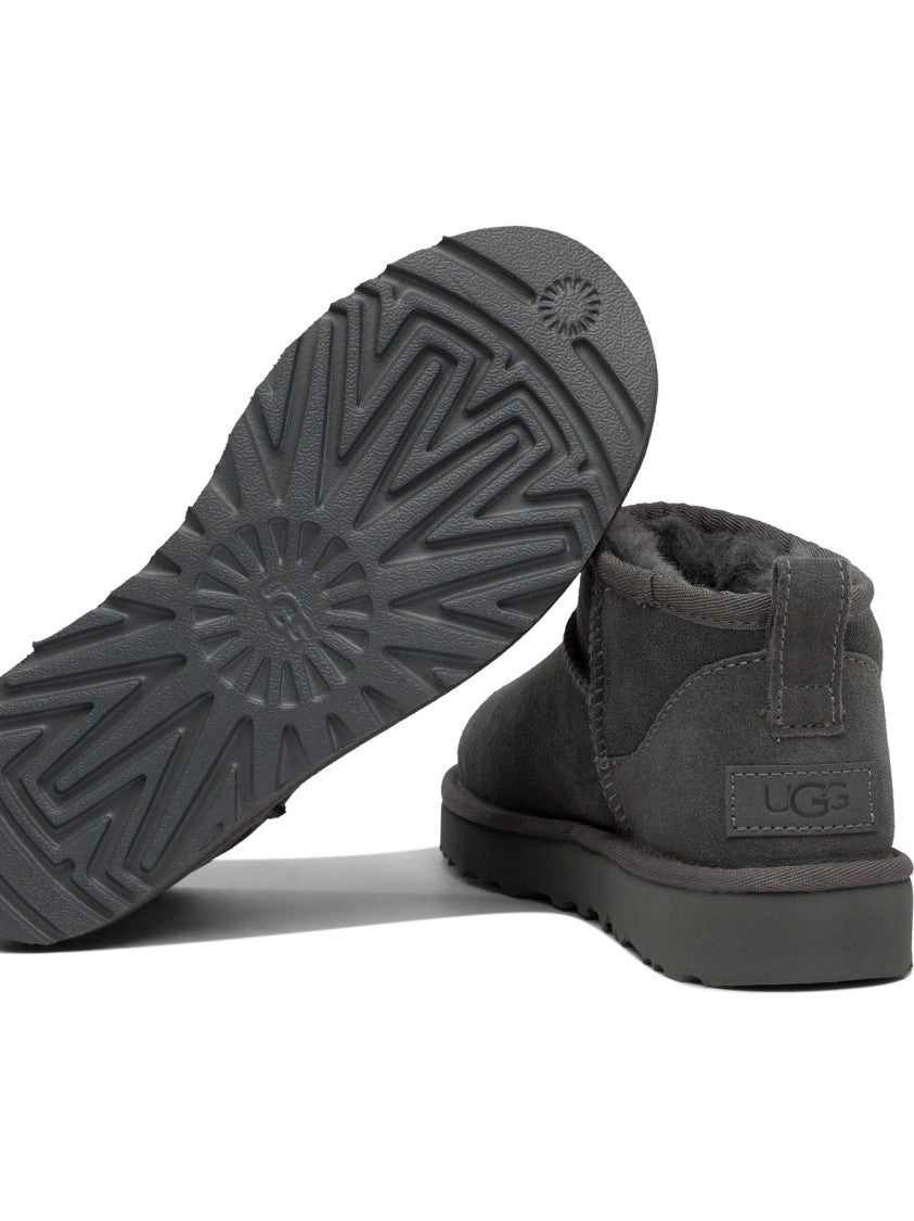 Ugg Low-Cut Black Ankle Boots