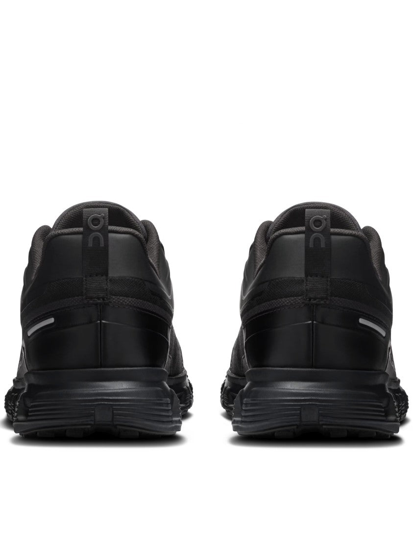 On Low-Profile Sport Shoes With Textured Sole And Quick-Lace System