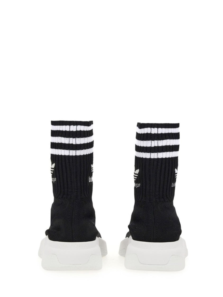 Balenciaga Streamlined White Sneakers With Sporty Aesthetic