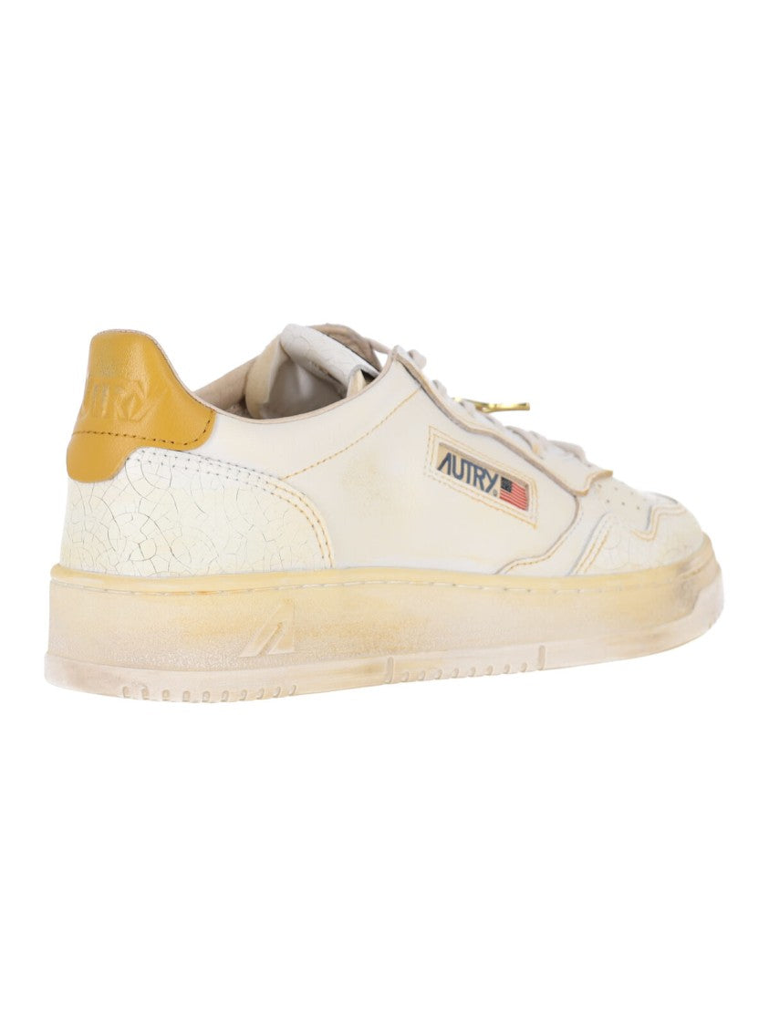 Autry Cream Leather Medalist Super Vintage Sneakers
