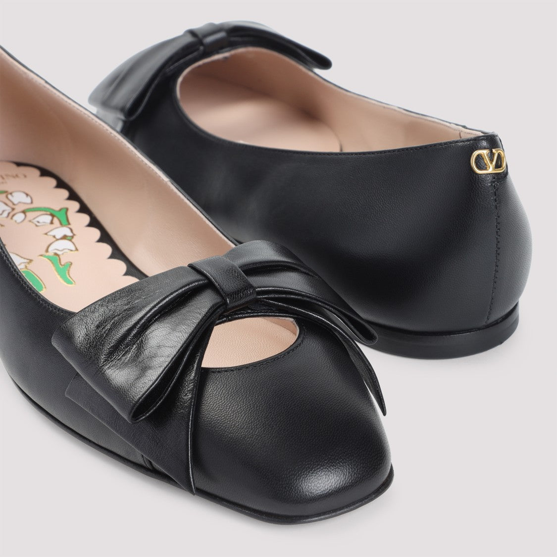 Valentino Garavani Black Leather Bowow T.05 Ballerina