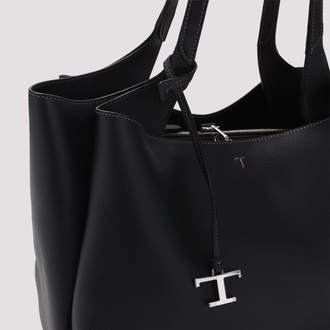 Tod's Smooth Leather Shoulder Bag With Design