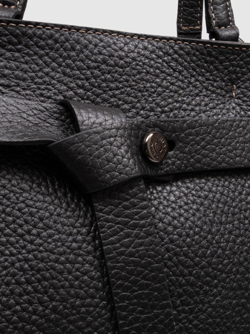 Gianni Chiarini Textured Leather Handbag With Adjustable Strap And Elegant Detailing