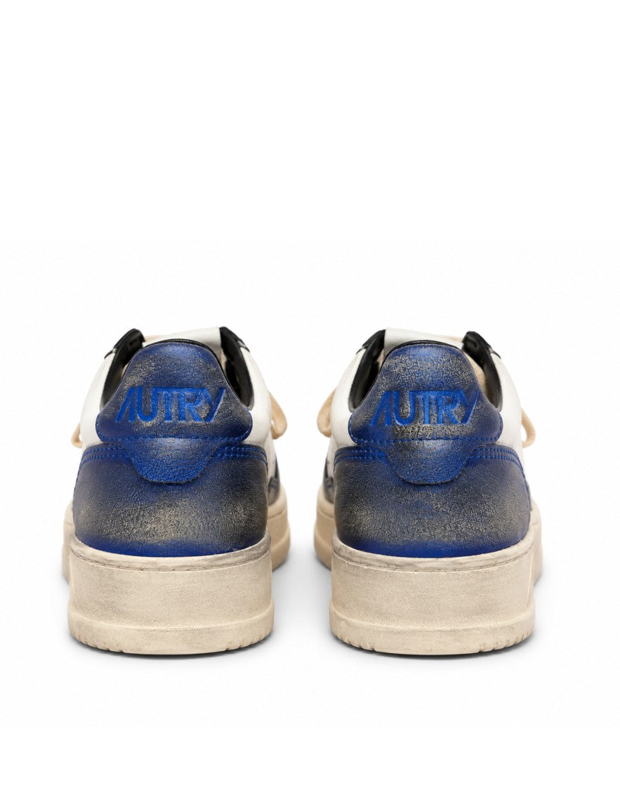 Autry Low-Top Vintage Sneakers With Blue Accents And Classic Design