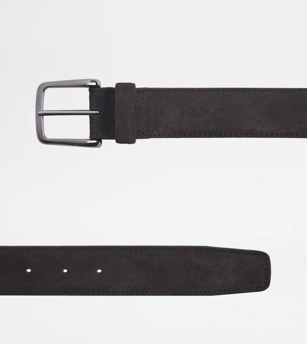 Tod's Versatile Calfskin Belt With Classic Silver Buckle