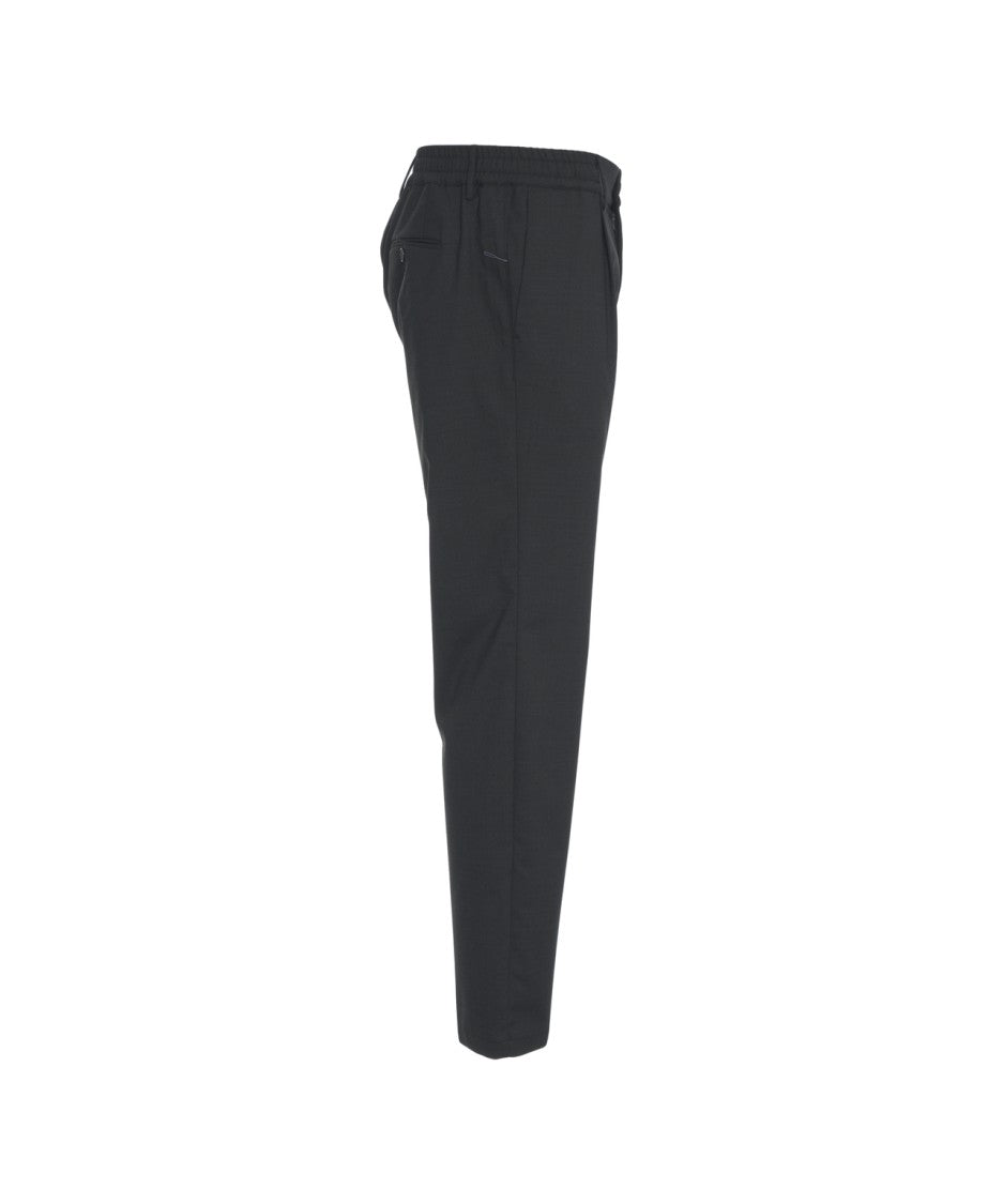 Cruna Pleated Black Trousers With Tailored Cut