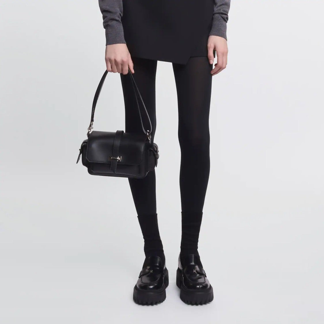 Hogan Compact Flap Shoulder Bag In Black