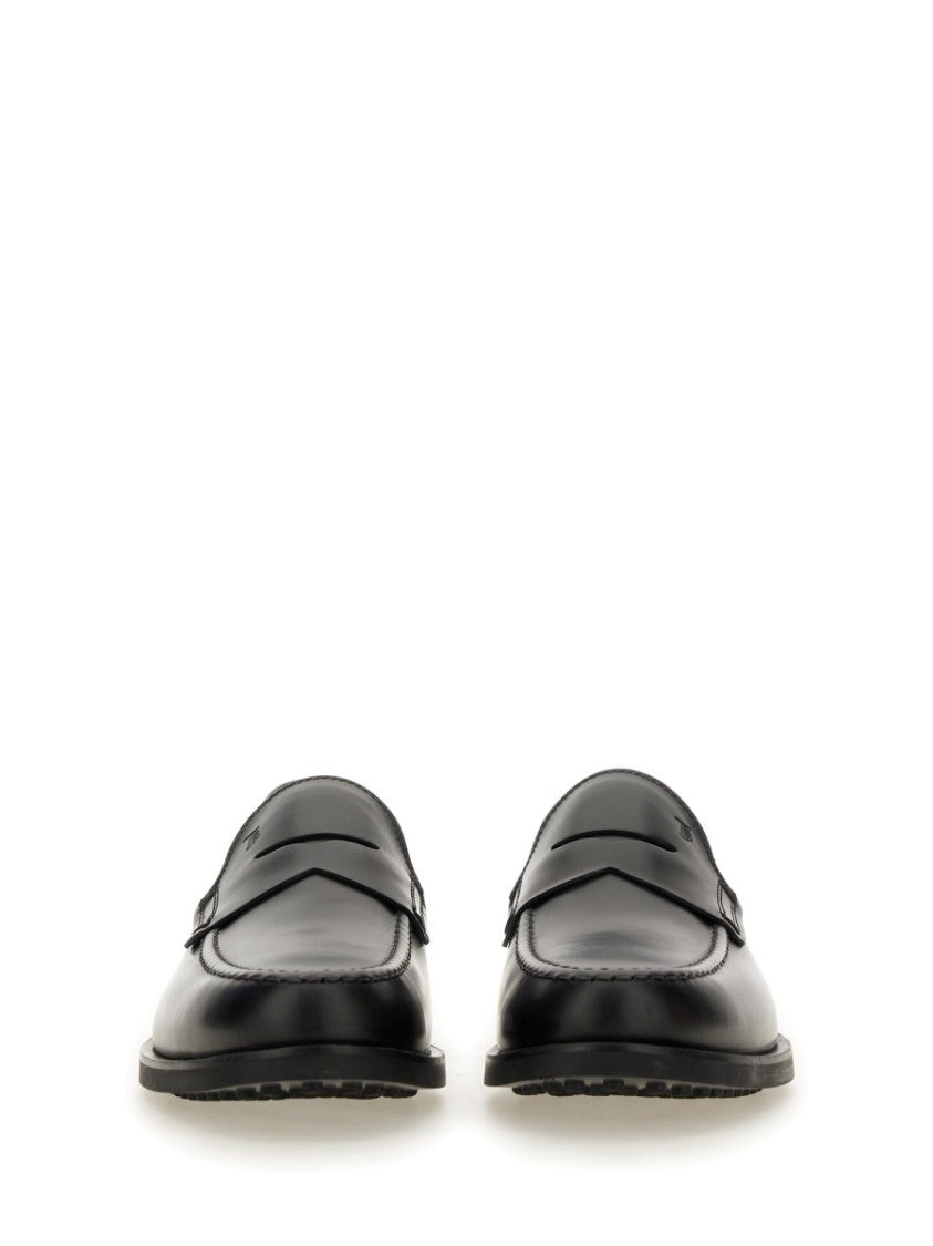 Tod's Smooth Leather Moccasin Loafers With Subtle Stitching