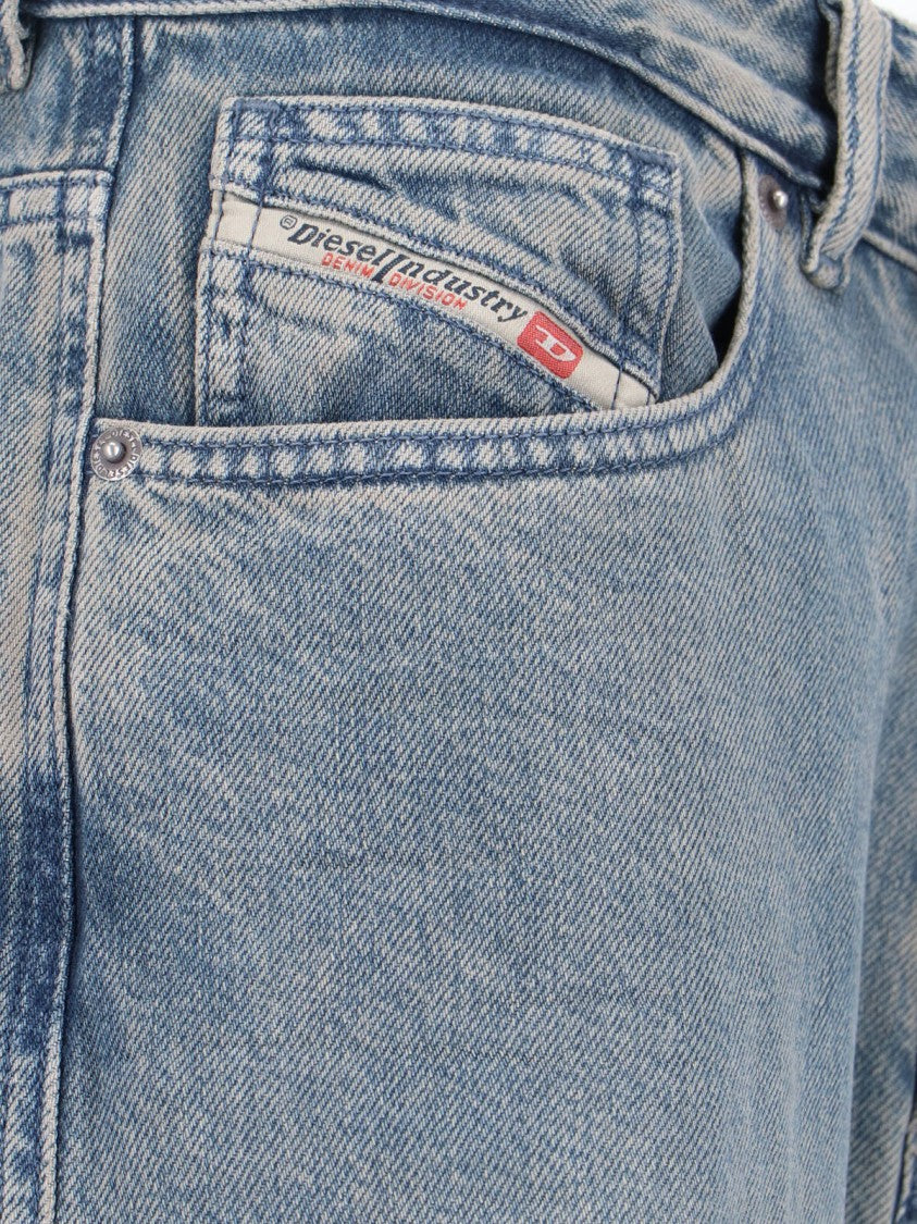 Diesel Wide-Leg Jeans With Vintage-Inspired Wash And Classic Five-Pocket Design