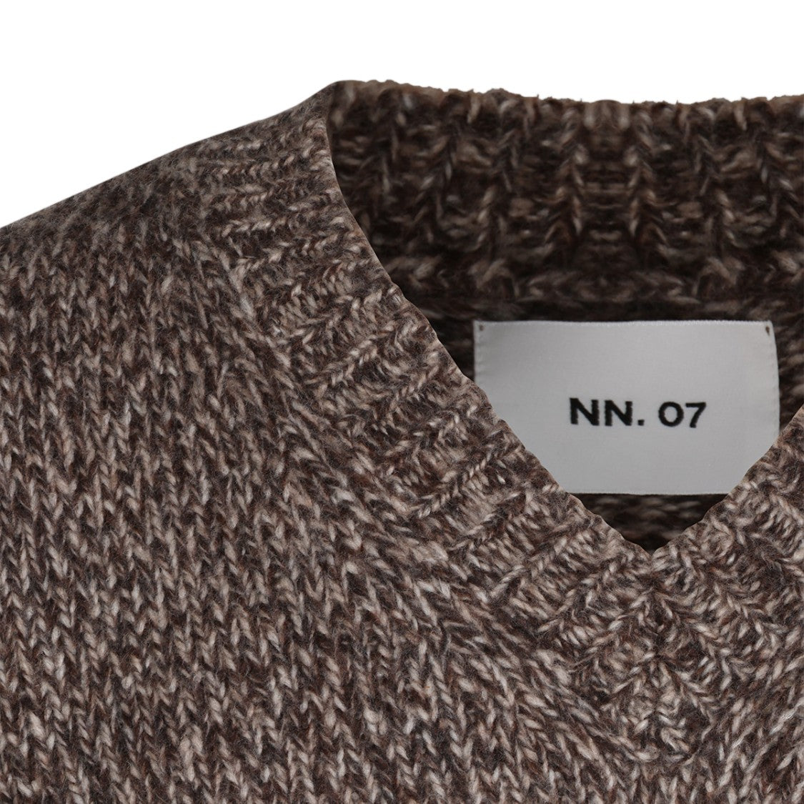 Nn.07 Textured Knit Sweater With V-Neckline And Ribbed Details