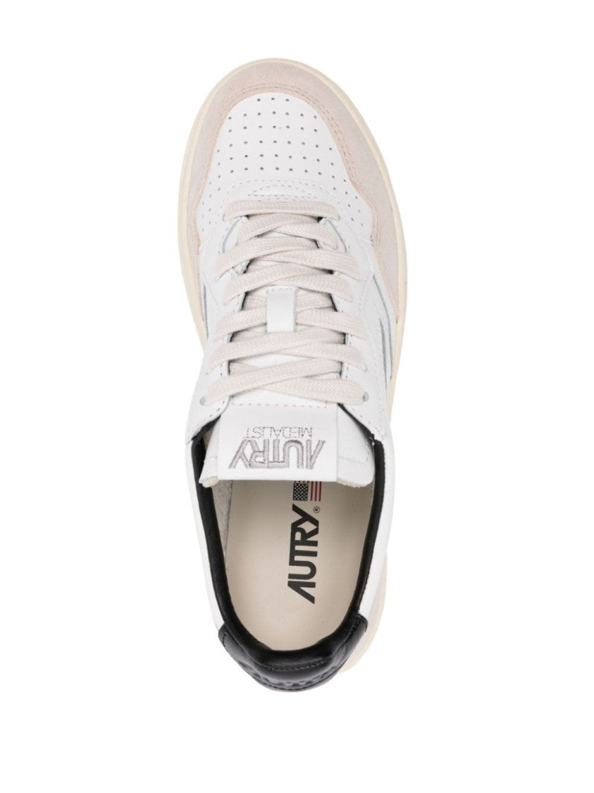 Autry Sneakers With Premium Leather Blend And Unique Game Set Match Detail