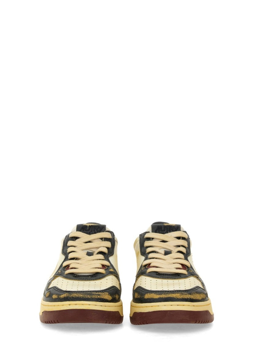 Autry Medalist Low Super Vintage Sneakers