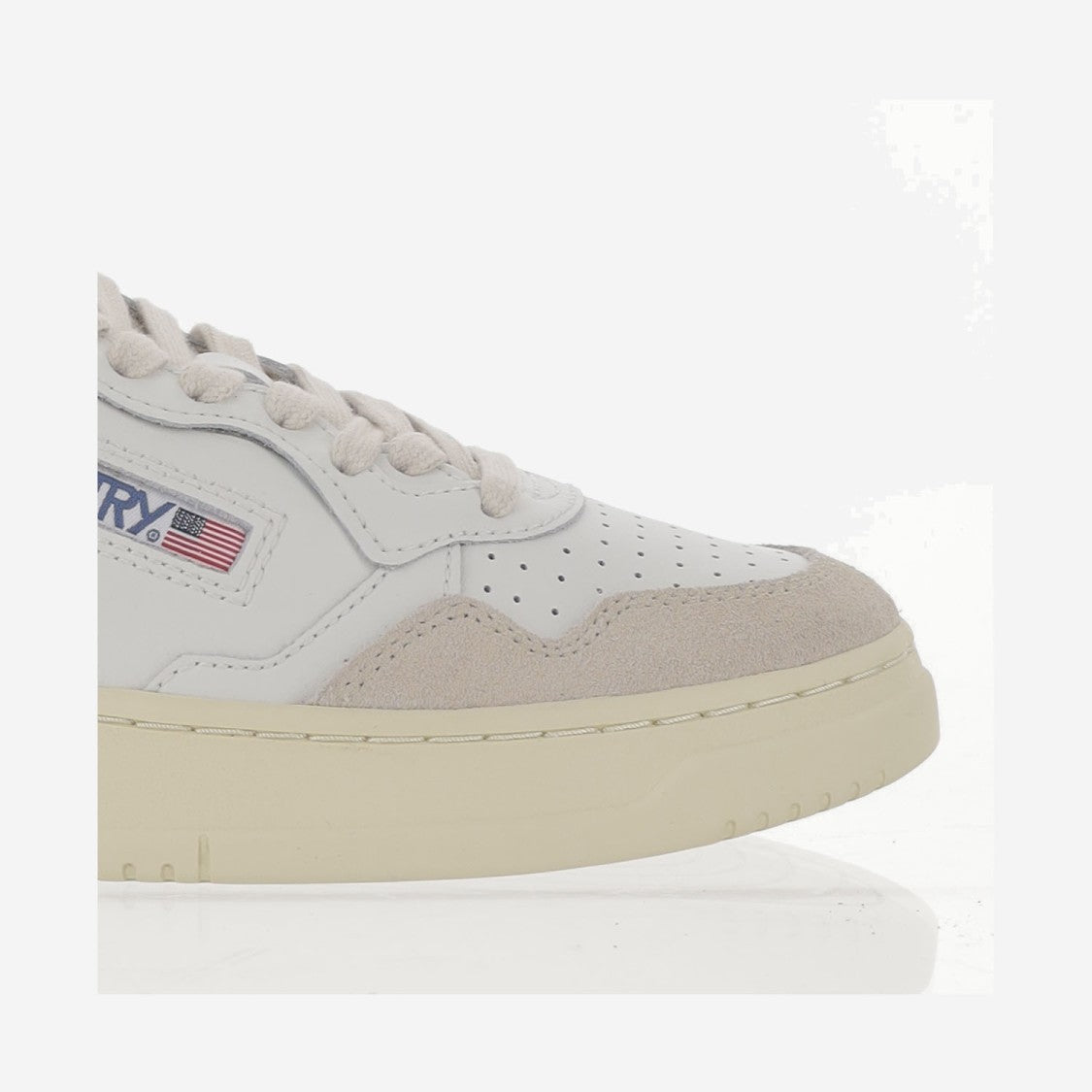 Autry Low Medalist Leather Sneakers