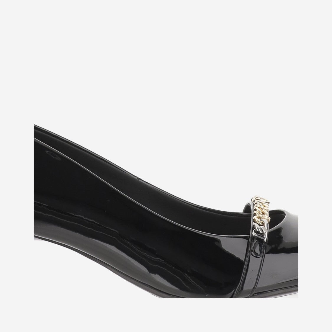Pinko Glossy Leather Pump With Pointed Toe And Logo Chain Detail