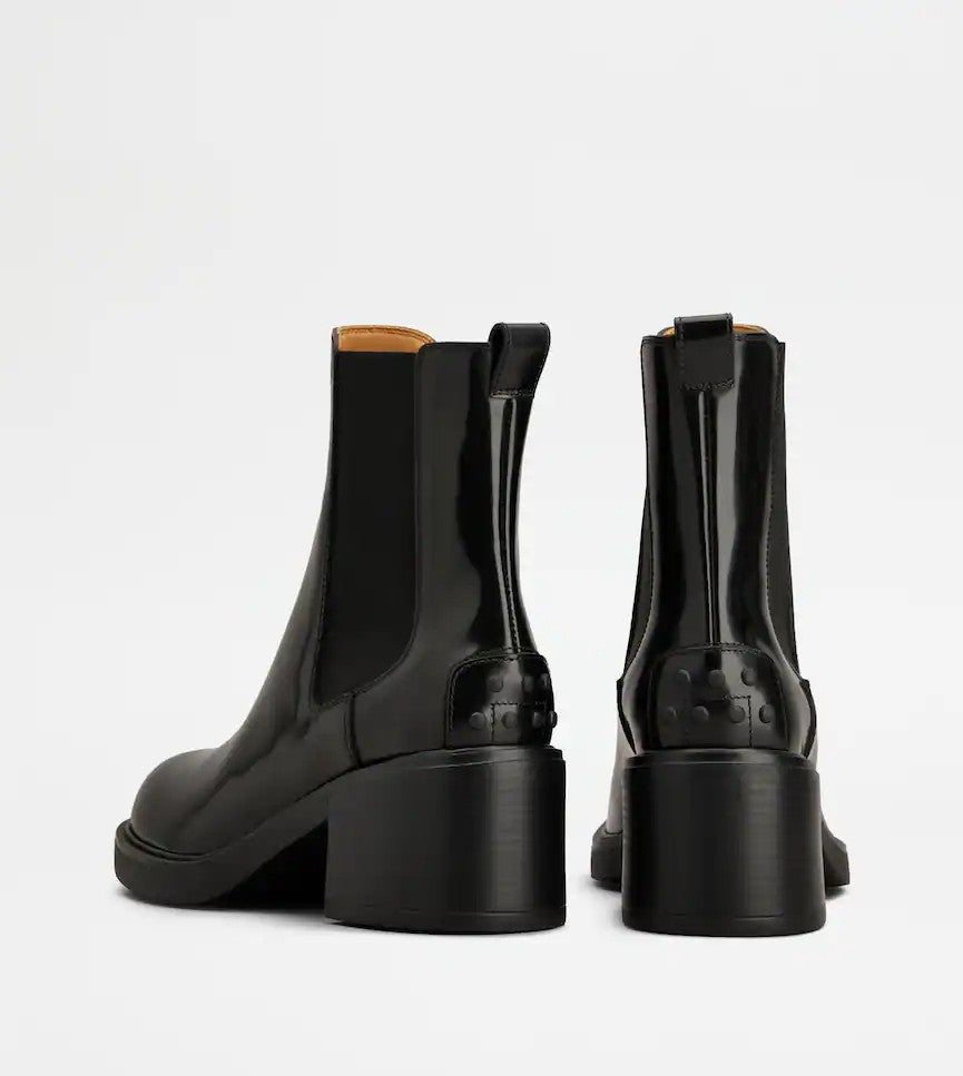 Tod's Elegant Calfskin Ankle Boots With Rubber Sole