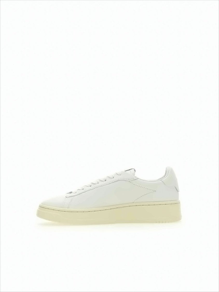 Autry Minimalist Low-Top Sneakers With Subtle Branding