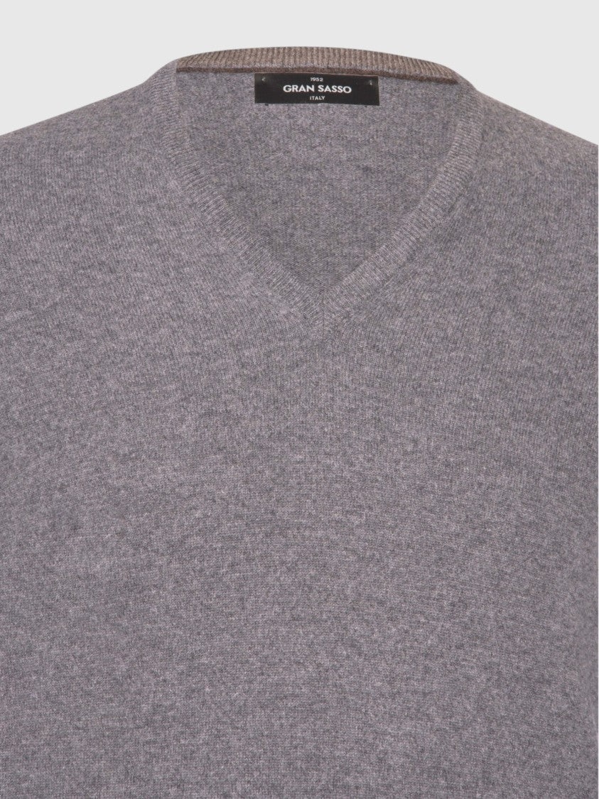 Gran Sasso V-Neck Cashmere Pullover With Ribbed Cuffs And Hem