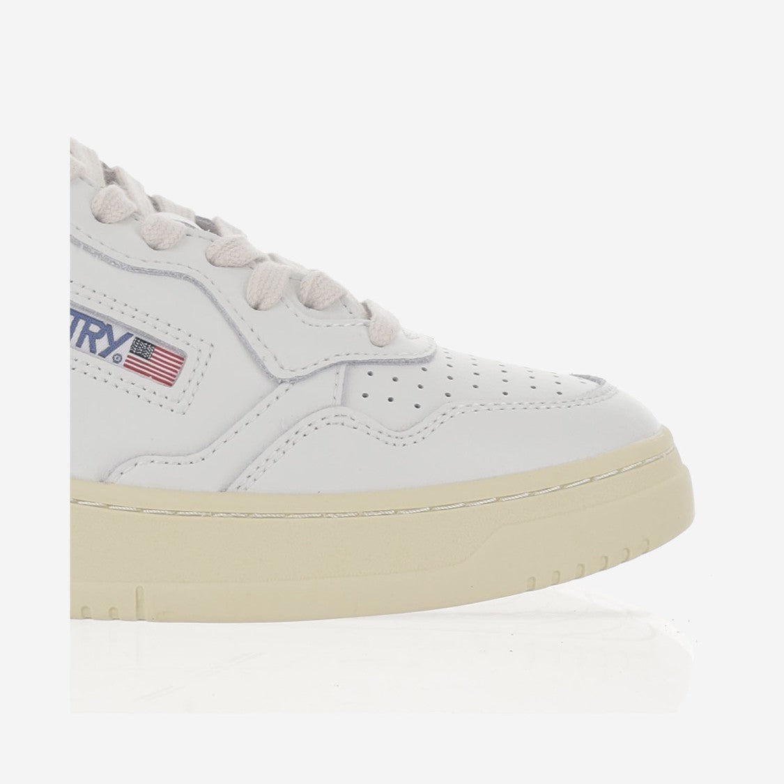 Autry Low Medalist Leather Sneakers