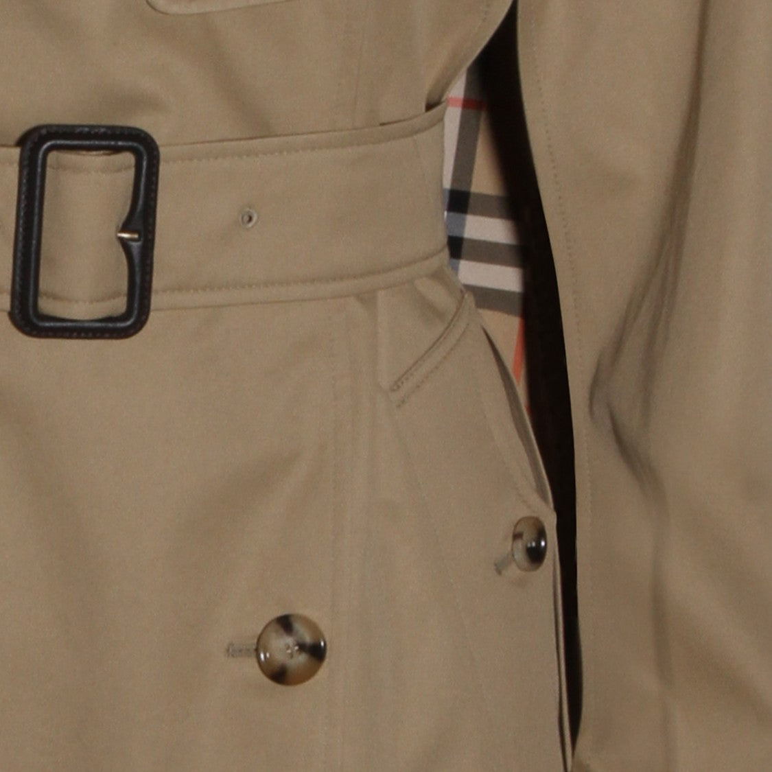 Burberry Tailored Beige Jacket With Classic Silhouette