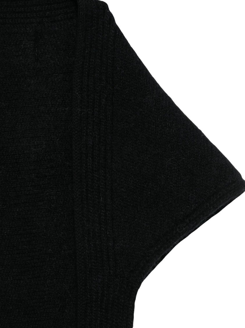 Jacquemus Ribbed Knit Triangular Scarf With Minimalist Design