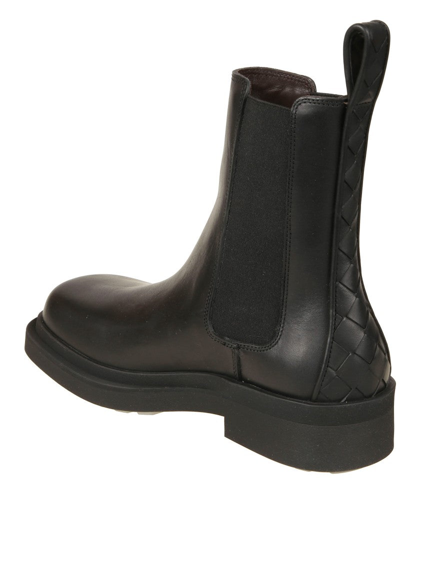 Bottega Veneta Black Boots With Classic Silhouette