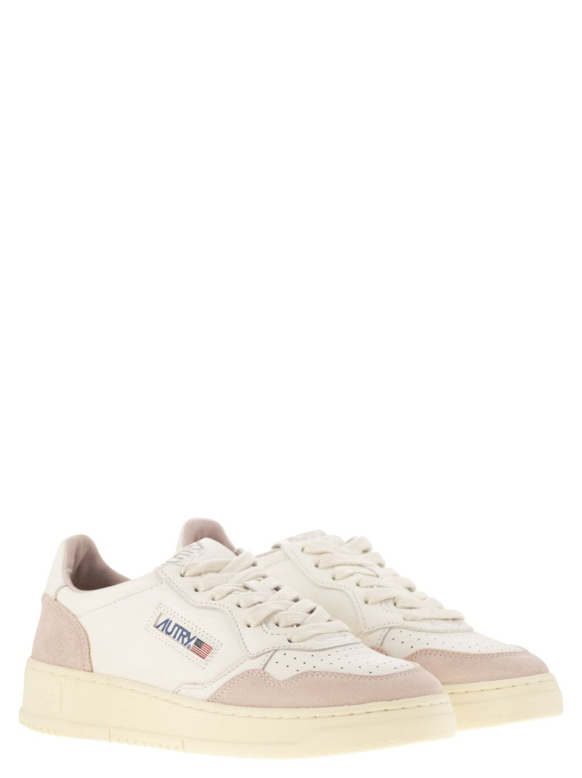 Autry Medalist Low - White Leather And Suede Sneakers In Powder