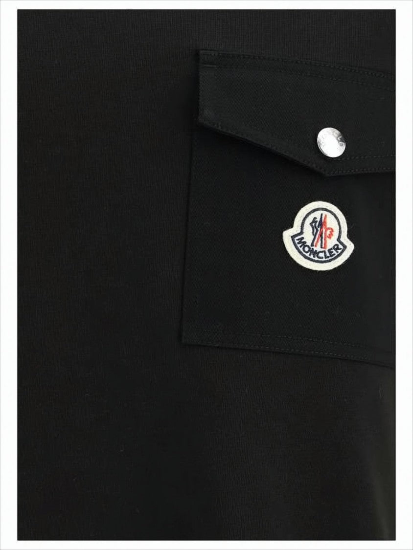 Moncler Short-Sleeved Black Cotton T-Shirt With Flap Pocket And Logo Patch