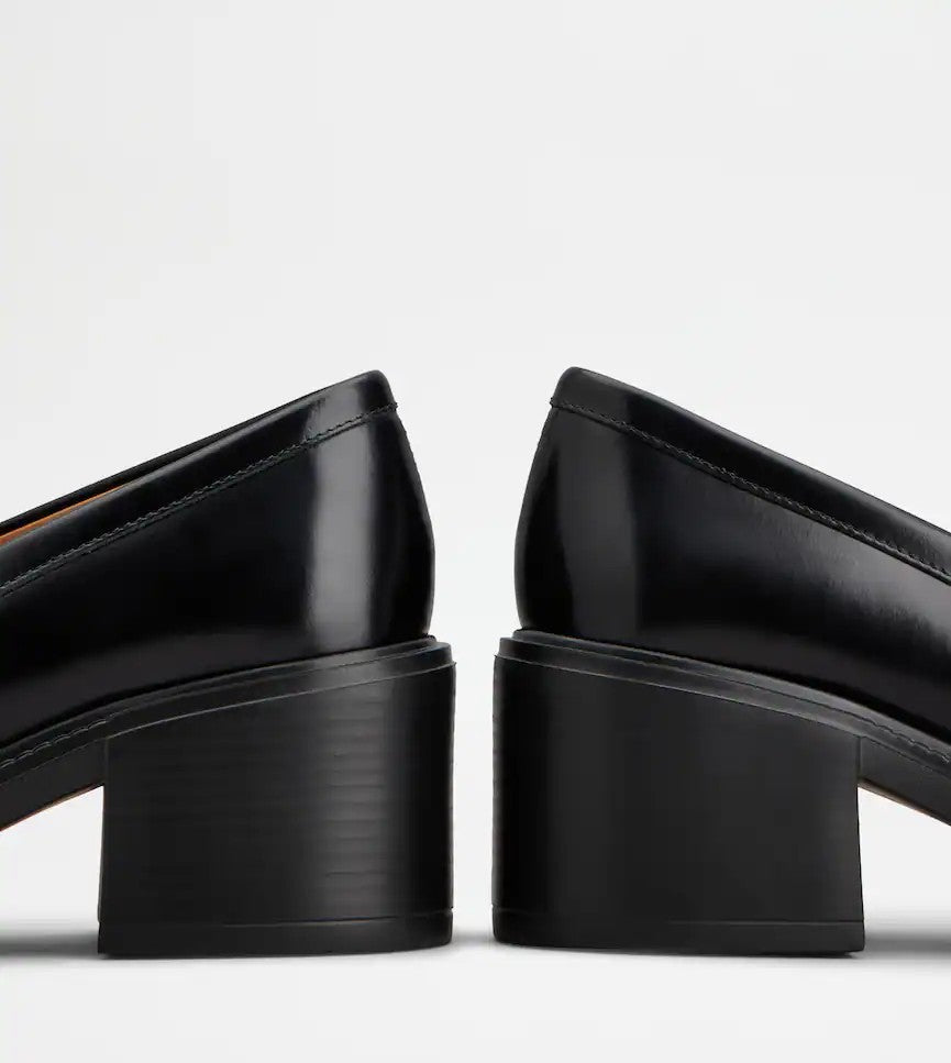 Tod's Refined Black Calfskin Loafers With Timeless Design